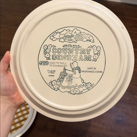 Mikasa Country Gingham Ceramic Plates - Picture 6 of 6